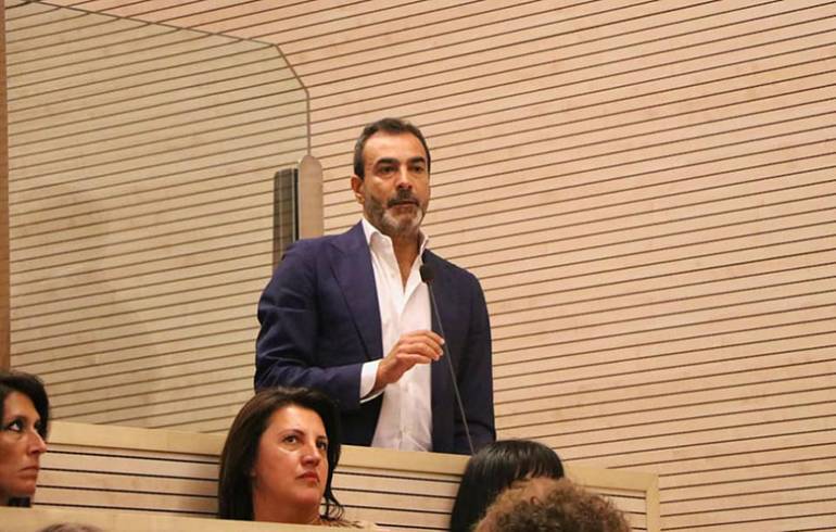 Consigliere di Fratelli d’Italia: ‘L’omosessualità è contro natura’. Poi si scusa. E’ bufera