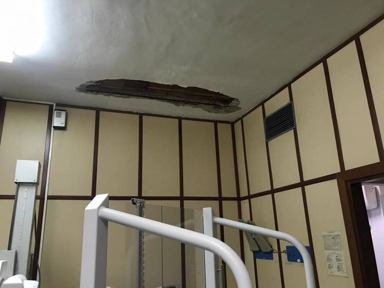Napoli, crolla la controsoffittatura al Cardarelli nel reparto radiologia