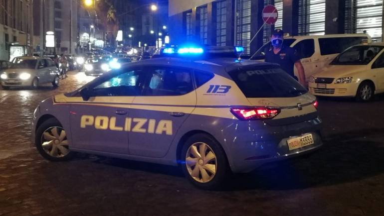 Napoli, sorpreso con un coltello in via Marina: denunciato