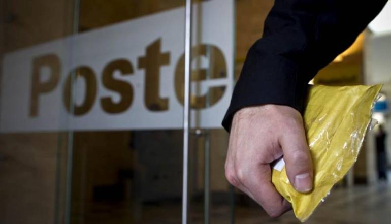 Napoli, colto da malore nell’ufficio postale: salvato da un farmacista