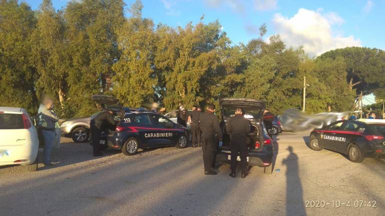 Giugliano, i carabinieri chiudono mercatino abusivo. 8 persone denunciate
