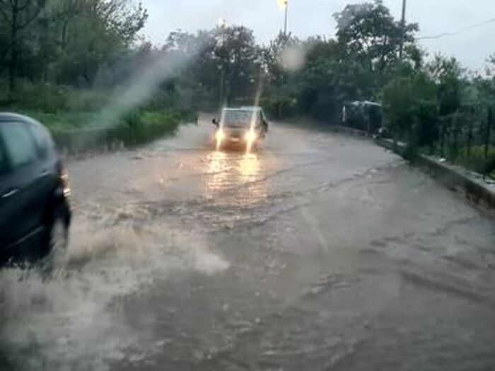 Maltempo: allerta rossa nel Salernitano per le forti precipitazioni