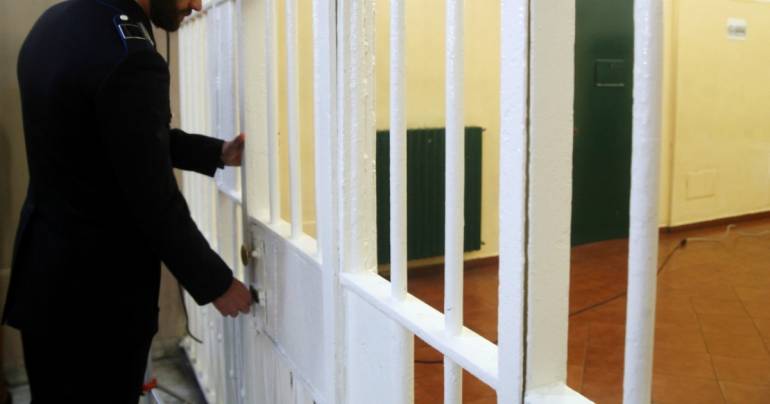Detenuto si toglie la vita nel carcere di Avellino, la Procura apre un’inchiesta