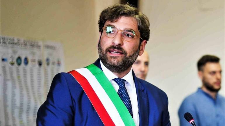 sfiduciato sindaco aversa