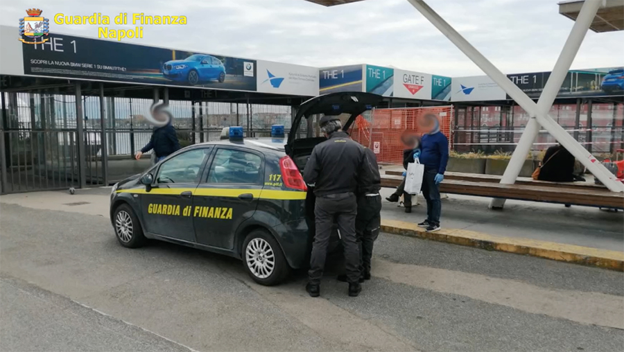 Bloccati in porto a Napoli cittadini di Ischia e Procida senza super green pass