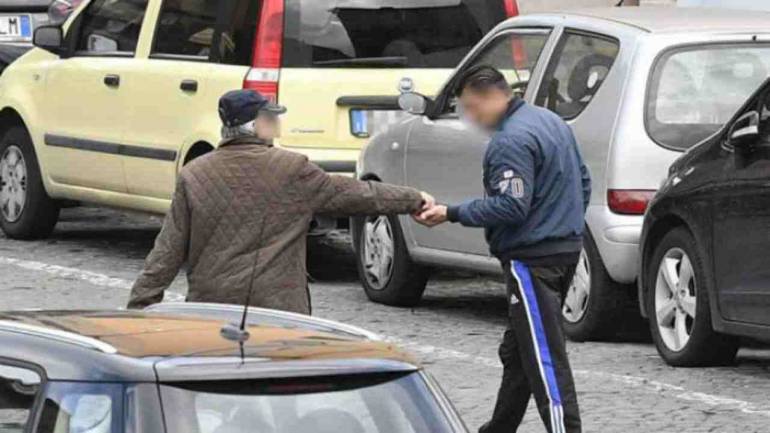 parcheggiatori abusivi stazione centrale