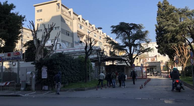 Napoli, in ospedale con problemi respiratori, 39enne muore dopo due mesi. Aperta un’inchiesta