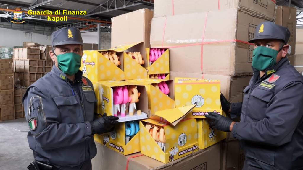 Sequestrati articoli contraffatti nel Nolano per mezzo milione di euro