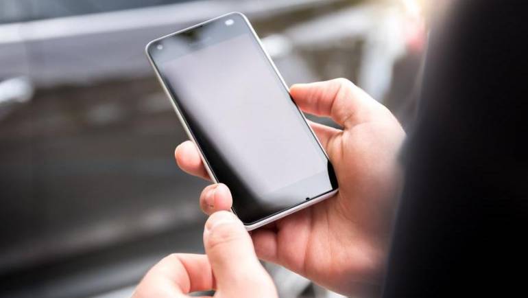 Quindicenne di Napoli denunciato con due coetanei per stalking su una ragazzina