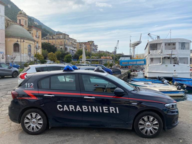 Spacciavano nella zona dell’Acqua della Madonna a Castellammare: arrestati in due