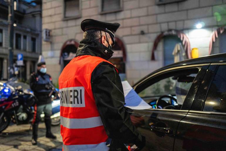 Ecco tutti i divieti della zona rossa in Campania e i negozi aperti