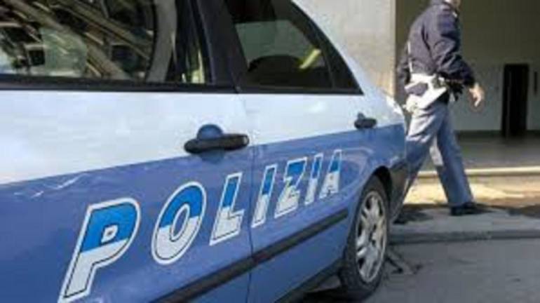 Napoli, blitz della Polizia: