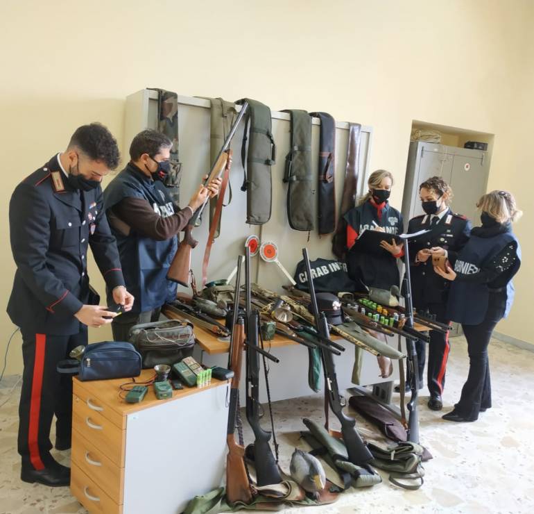Colpo ai bracconieri della provincia di Caserta: sequestrati 15 fucili
