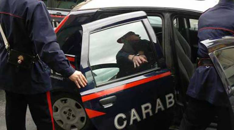 Ruba un’auto: ladra 40enne arrestata dai carabinieri