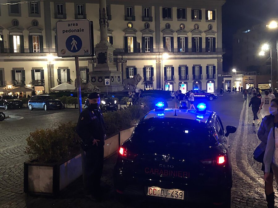 Alle 2 di notte in giro per Napoli con una pistola: arrestato 22enne