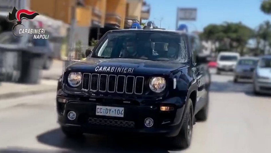 Ladri in fuga a Caivano sperorano auto dei carabinieri