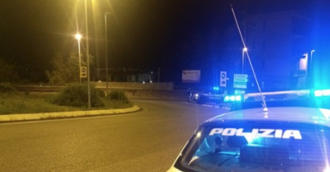 Salerno, fugge a un controllo: danneggia auto, inseguito ed arrestato dagli agenti
