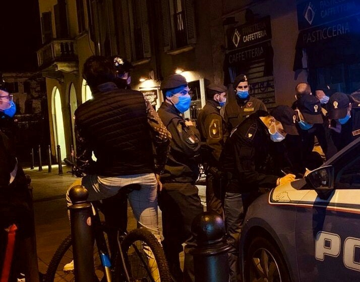 Salerno, 81 persone denunciate per mancato uso della mascherina.