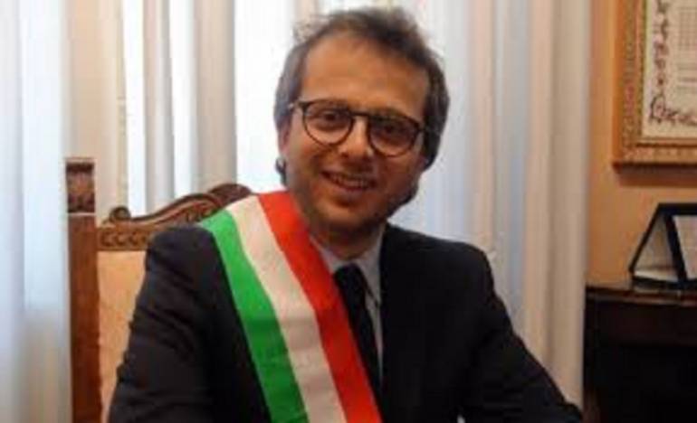 Il sindaco di Frattamaggiore: no lockdown, restrizioni per i minori per frenare contagi