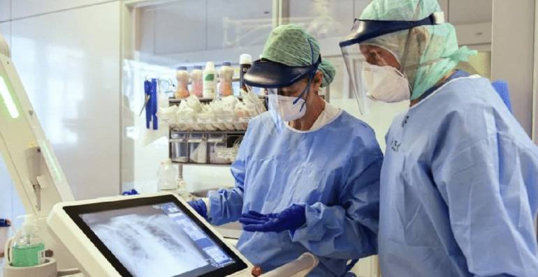 In Campania ci sono 50mila positivi al Covid: uno ogni 5 tamponi