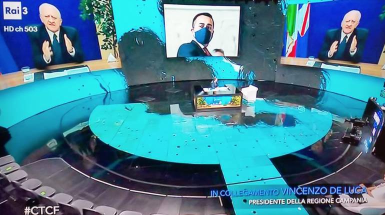 De Luca in tv: ‘Vogliono colpire me perche’ parlo chiaro. Del morto nel bagno a Milano nessuno ne parla?’