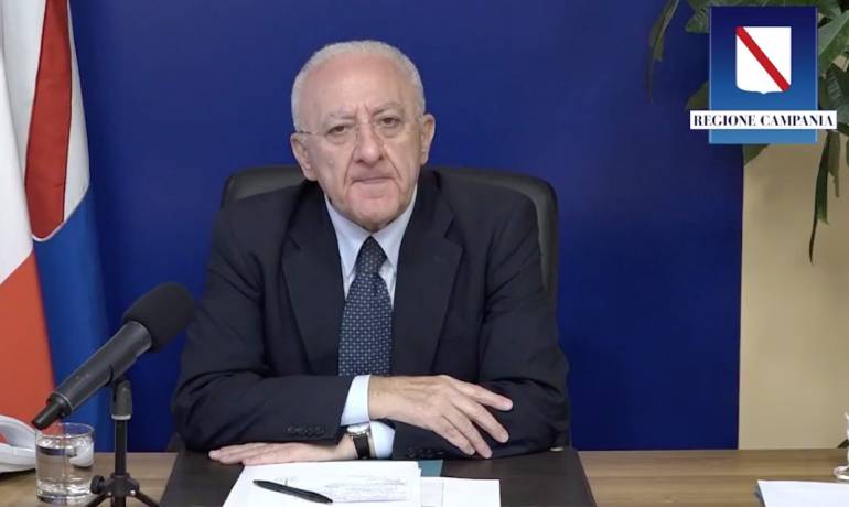De Luca: ‘Il Governo rincorre il virus senza prenderlo’