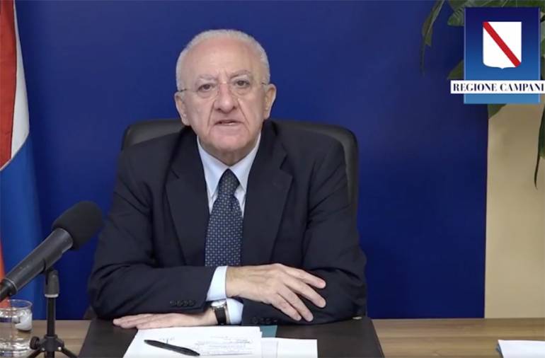 A Napoli 1046 positivi al covid oggi. De Luca: ‘Rigore e controlli per evitare la zona rossa’