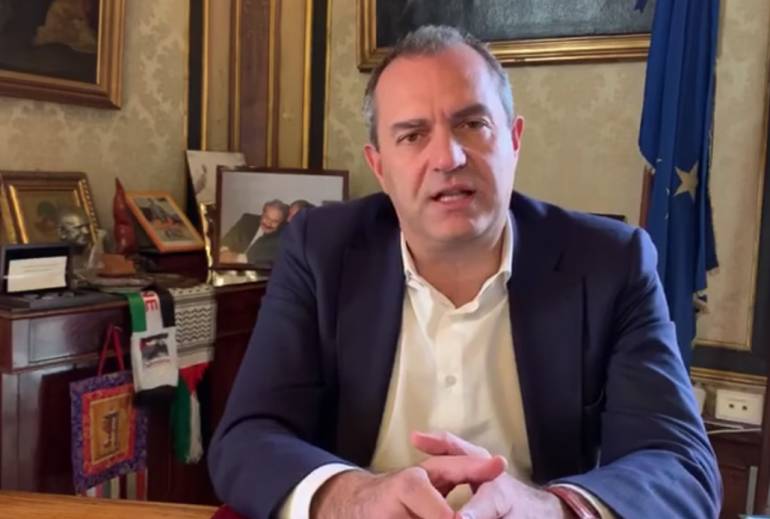 Napoli, De Magistris: ‘Indennità fine mandato spetta a tutti i sindaci’