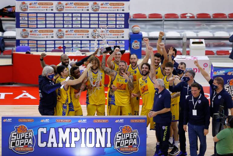 Impresa Givova Scafati Basket: vince la Supercoppa di A2 del Centenario