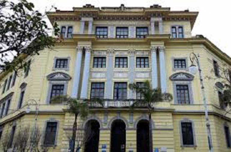 Il caso della scuola Tasso di Salerno: alunna si rifiuta di bendarsi gli occhi per l’interrogazione a distanza e prende un impreparato.