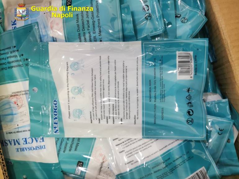 sequestrati a Gianturco 15mila dispositivi sanitari non a norma