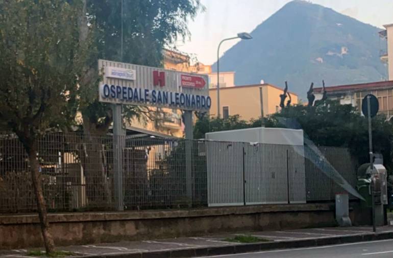 Castellammare, neonato muore dopo un mese in ospedale: inchiesta e 3 medici indagati