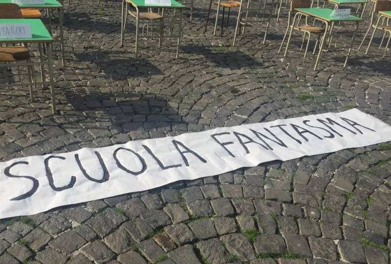 i consigli di istituto chiedono la riapertura di tutte le scuole