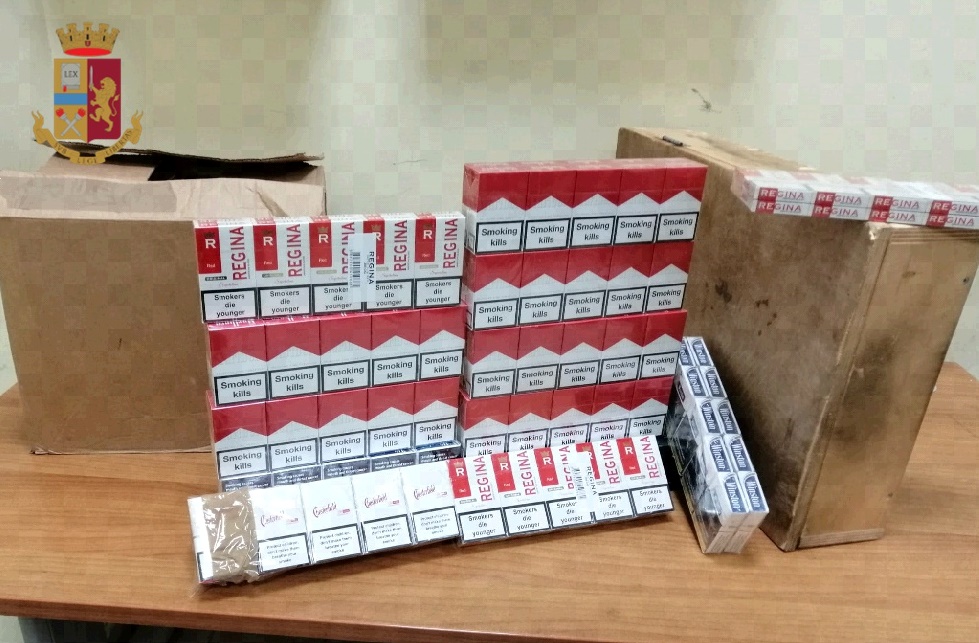 Nasconde in casa sigarette di contrabbando: denunciata 40enne di Secondigliano