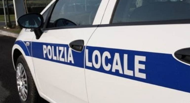 a scampia scoperto deposito rifiuti