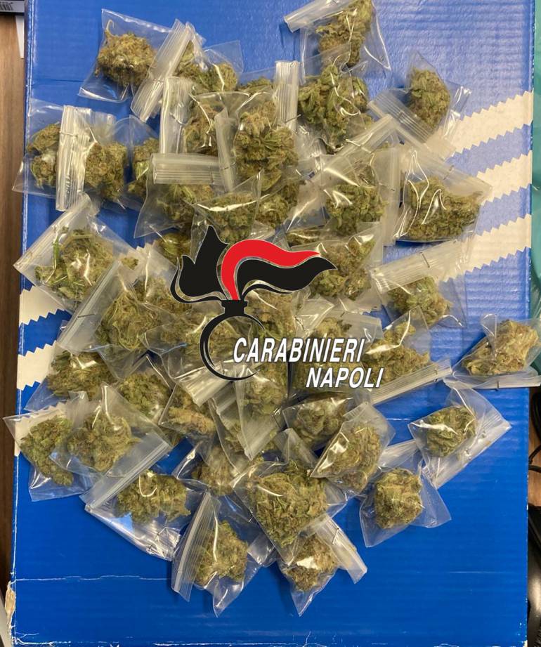 Sant’Anastasia, in auto con mezzo chilo di droga: arrestati in 2