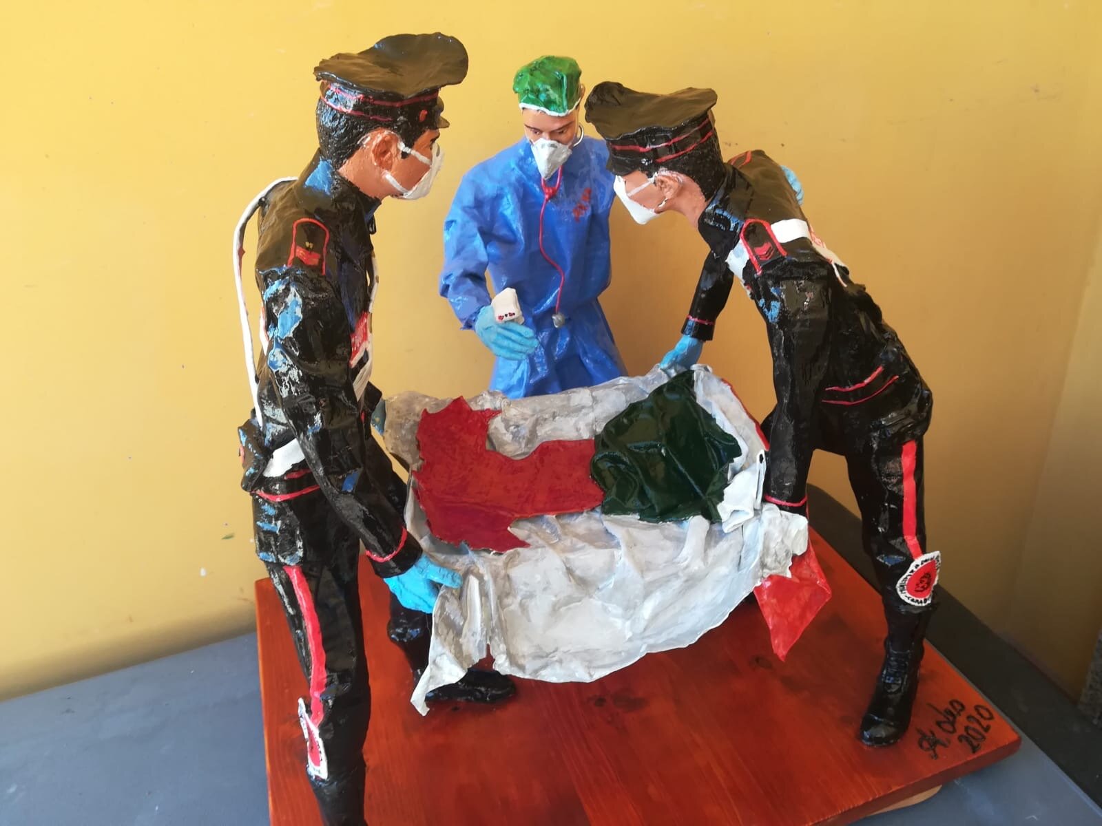 Napoli, i carabinieri donano una statua al personale sanitario dell’Azienda Ospedaliera dei Colli
