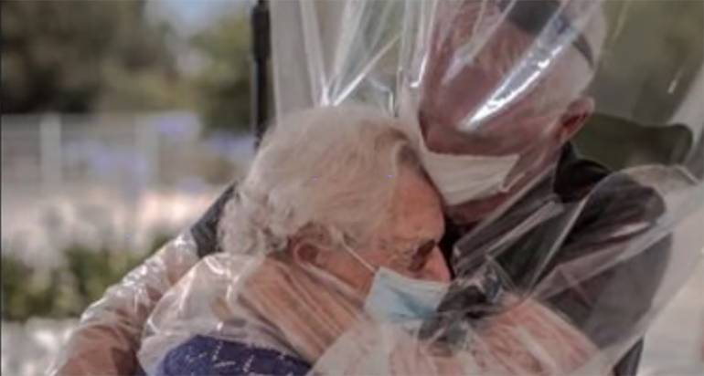 Test rapido per visite e ‘abbracci’ anziani Rsa. Via libera dal Governo