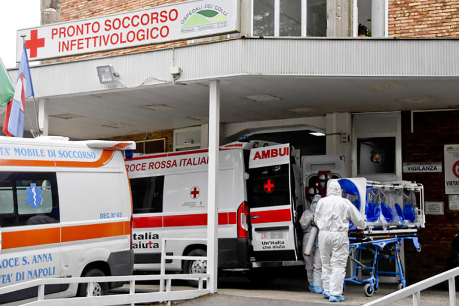 Covid a Napoli: piene le intensive e subintensive negli ospedali