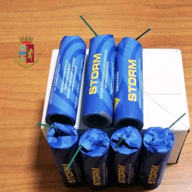 Napoli, nascondeva botti illegali: denunciata 57enne