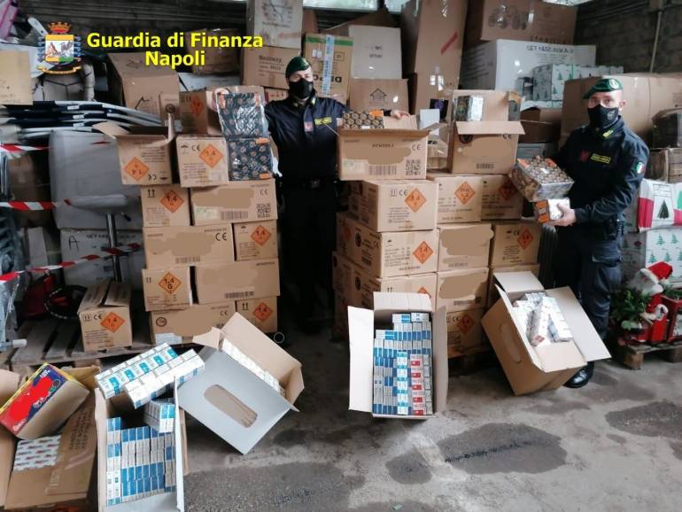 Afragola, nel deposito 800 chilogrammi di botti illegali: arrestato. IL VIDEO