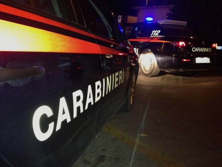 San Sebastiano al Vesuvio, armati di fucile rapinano scooter
