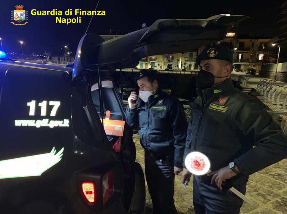 Napoli, controlli straordinari al Vomero: 260 persone identificate