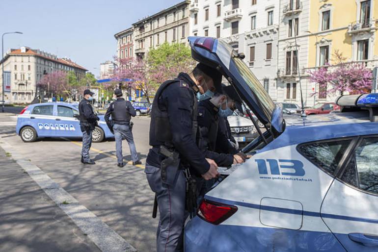 Natale: domani arriva la stretta sugli spostamenti, e intanto Zaia chiude i comuni in Veneto