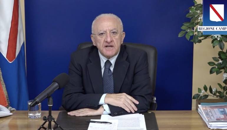 De Luca a Figliuolo: ‘Renda pubblici i dati sui vaccini distribuiti alle regioni’