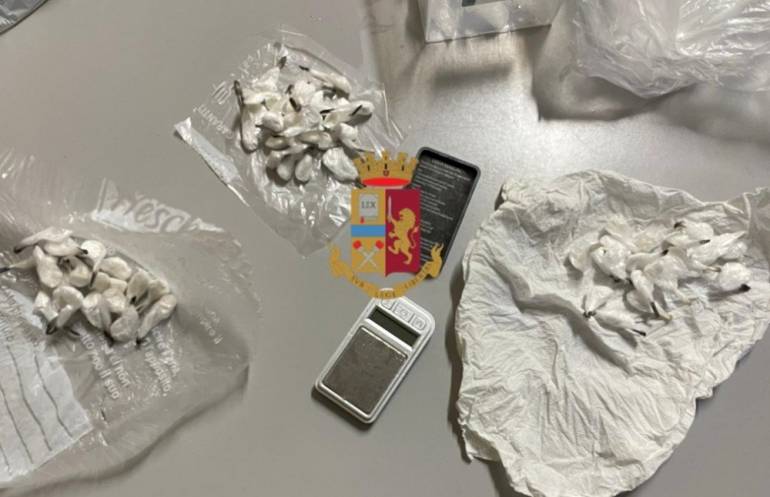 Coppia di spacciatori arrestata dalla polizia a Ponticelli