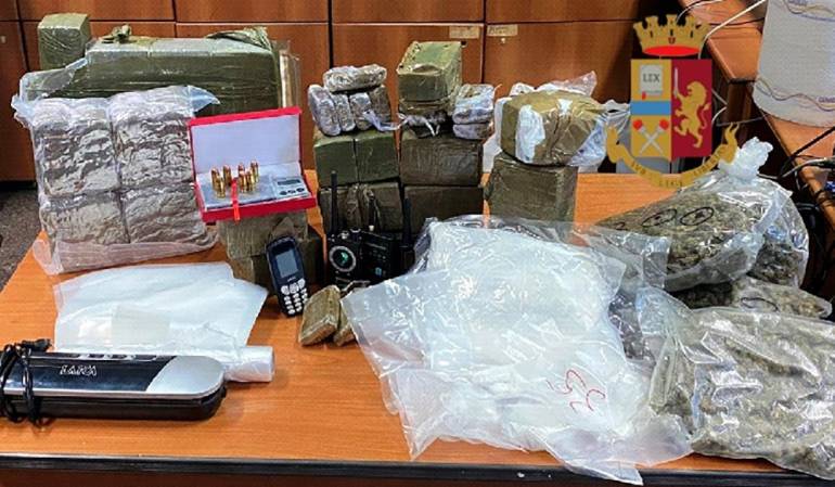 Napoli, sorpreso in giro a Miano con 20 chilogrammi di droga in auto: arrestato