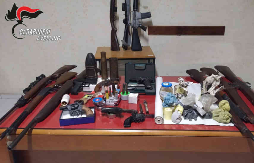 Esplosivi e armi clandestine sequestrate dai Carabinieri in provincia di Avellino