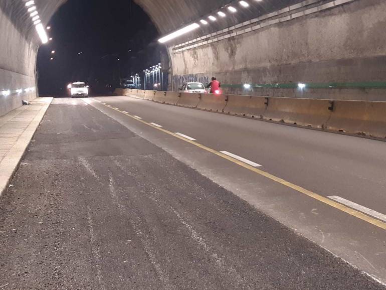 Napoli, si schianta con la moto nella Galleria Laziale: muore 62enne