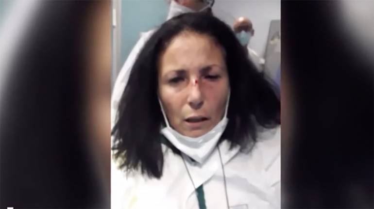 Napoli, l’infermiera picchiata al Cardarelli ha le costole fratturate. Identificati gli aggressori